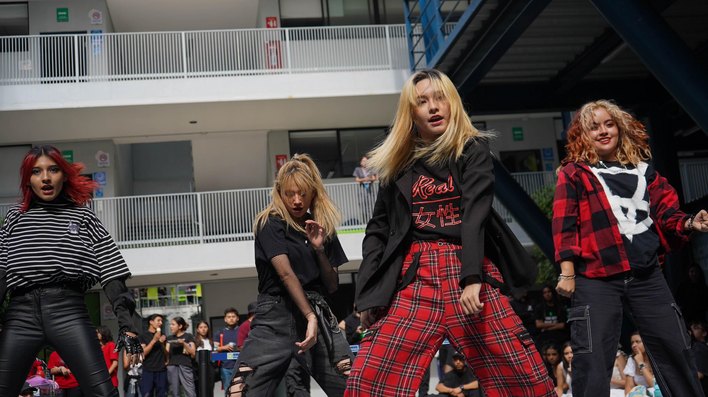 ¡ASÍ SE CELEBRÓ EL DÍA DE LA DANZA EN LA UNIVERSIDAD CUAUHTÉMOC!